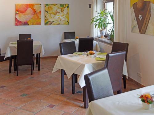 Hostal Hotel Garni M�we