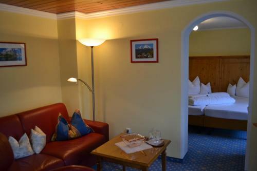 Hostal Hotel Alpenresi