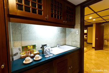 Hotel Waterfront Airport  Mactan