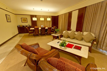 Hotel Waterfront Airport  Mactan