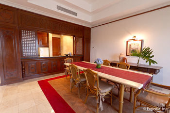 Hotel Waterfront Airport  Mactan