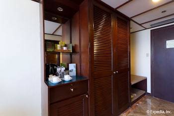 Hotel Waterfront Airport  Mactan