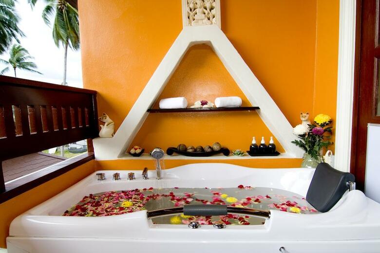 Hotel Kanok Buri Resort & Spa