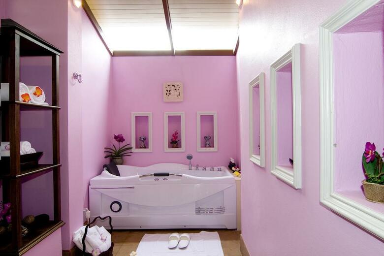 Hotel Kanok Buri Resort & Spa
