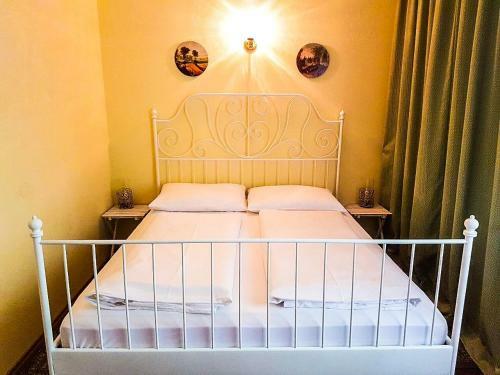 Hostal Helenental Pension & Apartments