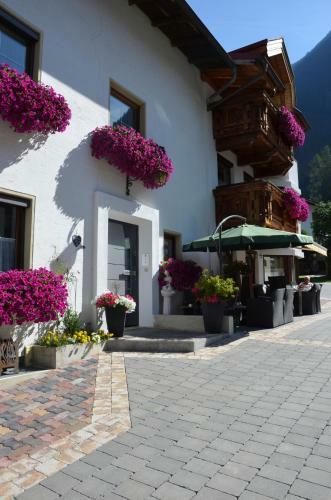 Hostal Appartements G�stehaus Schrott