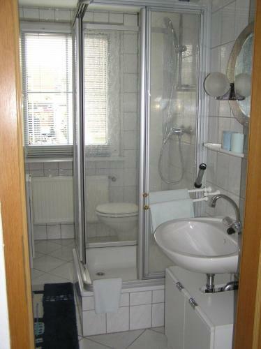 Hostal Pension Am Peeneufer Ug