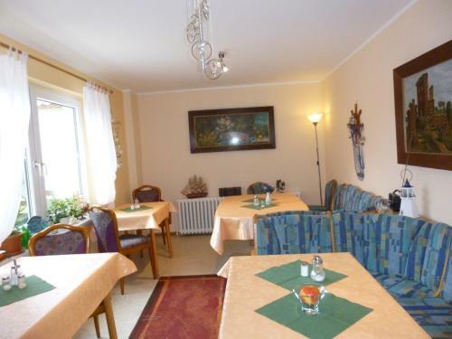 Hostal Pension Am Peeneufer Ug