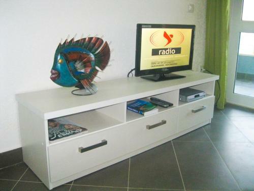 2 Beachfront Apartments + Parking + Wifi