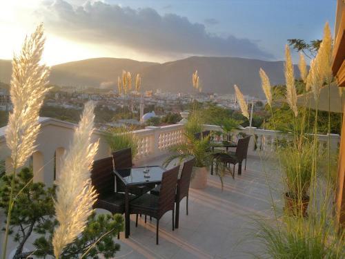 Hostal Shangri La Mansion