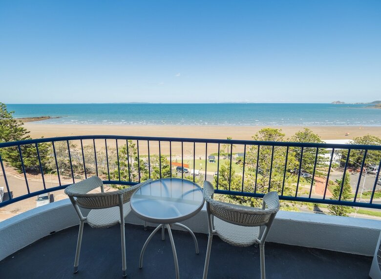 Hotel Bayview Tower