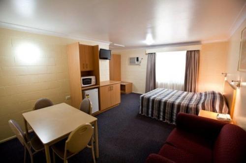 All Seasons Motor Lodge