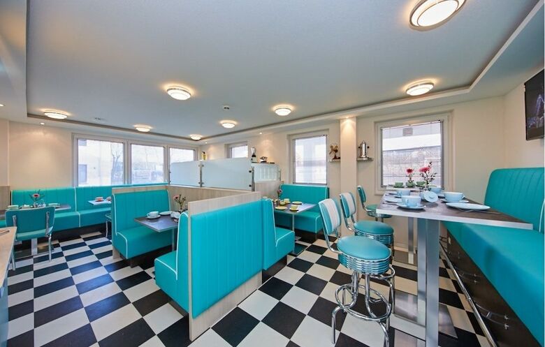 Bernstein Hotel "50`s Seaside Motel"