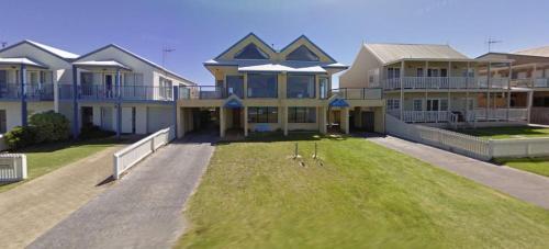 Boathouse Holiday House