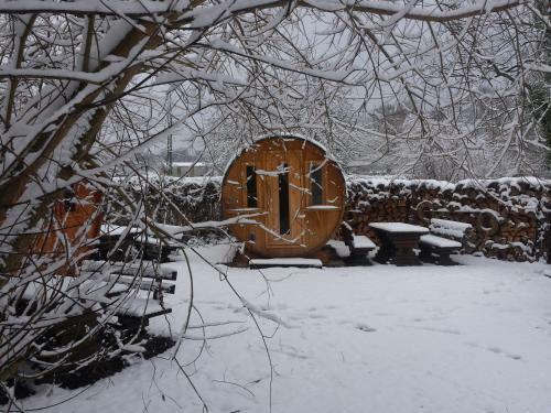 Mini Hotel �bernachten Im Gurkenfass