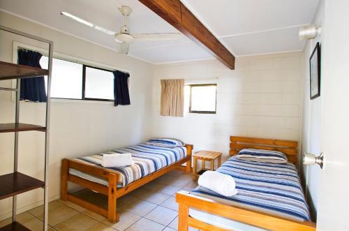 Elliot Lodge