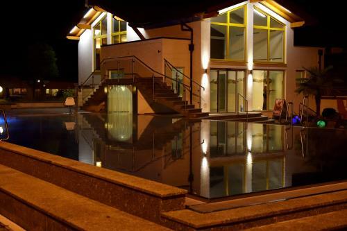Schwimmbad Camping M�ssler