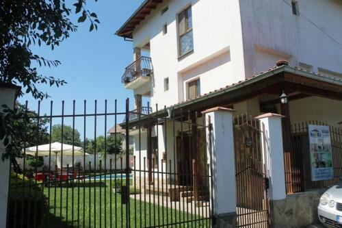 Hostal Ilona House