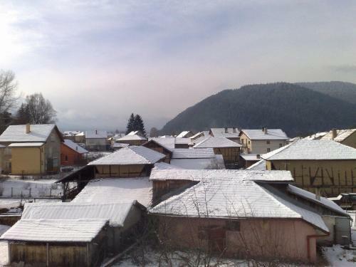 All Seasons Mountain Vistas