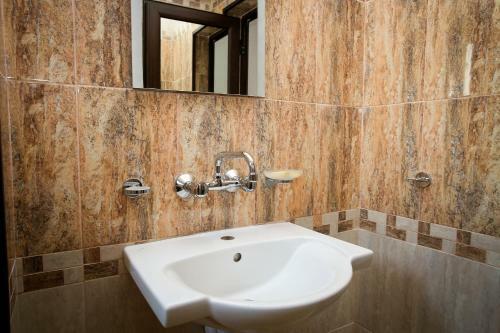 Hostal Guest House Byalata Kashta