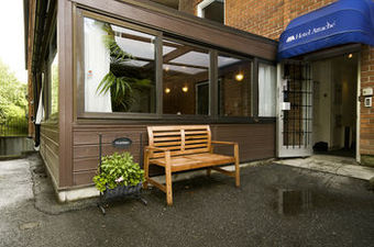 Hotel Attach�