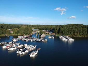 Apartamento Marina Eldenburg - Ferienh�user Und Bootsverleih Am Tor Zur M�ritz
