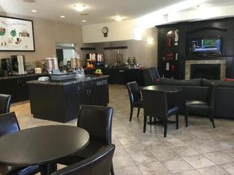 Hotel Ramada By Wyndham Brooks