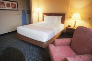 Hotel La Quinta Inn  Suites Wellesley Wayne