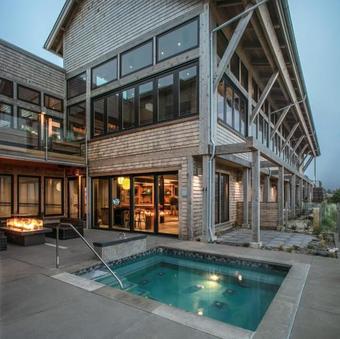 Hotel Headlands Coastal Lodge & Spa