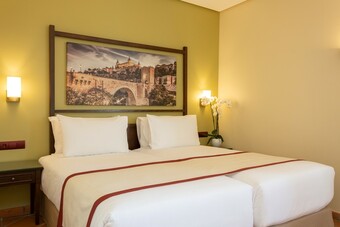 Hotel Exe Layos Golf