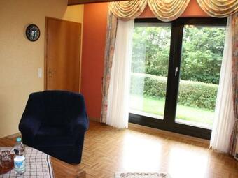 Apartment Grun
