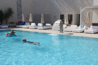 Hotel Silver Sands(.)