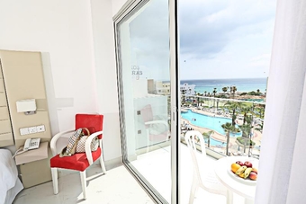 Tsokkos Beach Hotel (.)