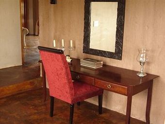 Hlosi Game Lodge