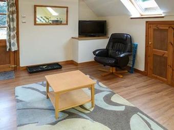 Lakefield Apartment