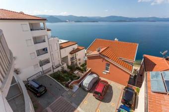 Apartments Gabrijela - Villa Komarna