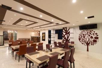 Hotel Vlr Residency