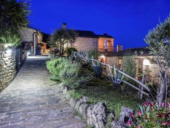 Pretty Country House With Terrace In Monte San Martino Italy