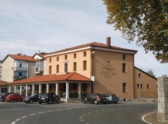Hostal Guesthouse Risnik