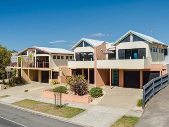 Fischer Torquay By Gold Star Stays