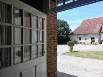 Tourterelle, � Proximit� de Auxerre Et Chablis