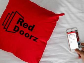 Hotel Reddoorz Plus Near Wtc Batanghari Mall