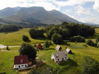 Hostal Etno Village Maple
