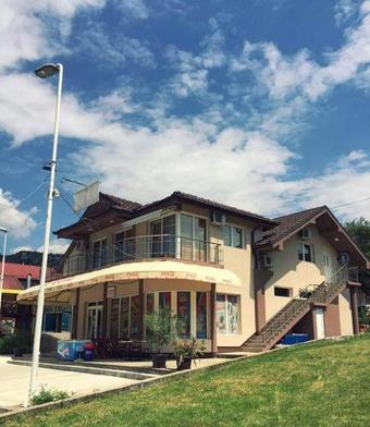 Hostal Guest House Konak Iris