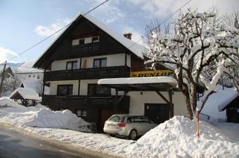 Hostal Apartments Pri Urhu