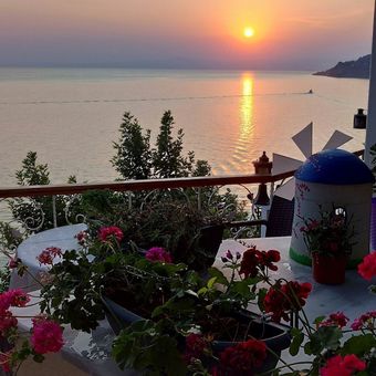 Mola Hotel