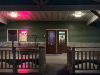 Motel Woodland Inn & Suites