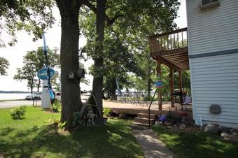Hotel Lakes Inn