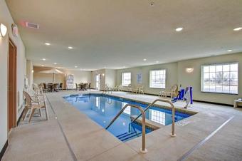 Cobblestone Hotel & Suites - Pulaski