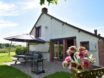 Cosy Holiday Home In Oussoy-en-gatinais With Library